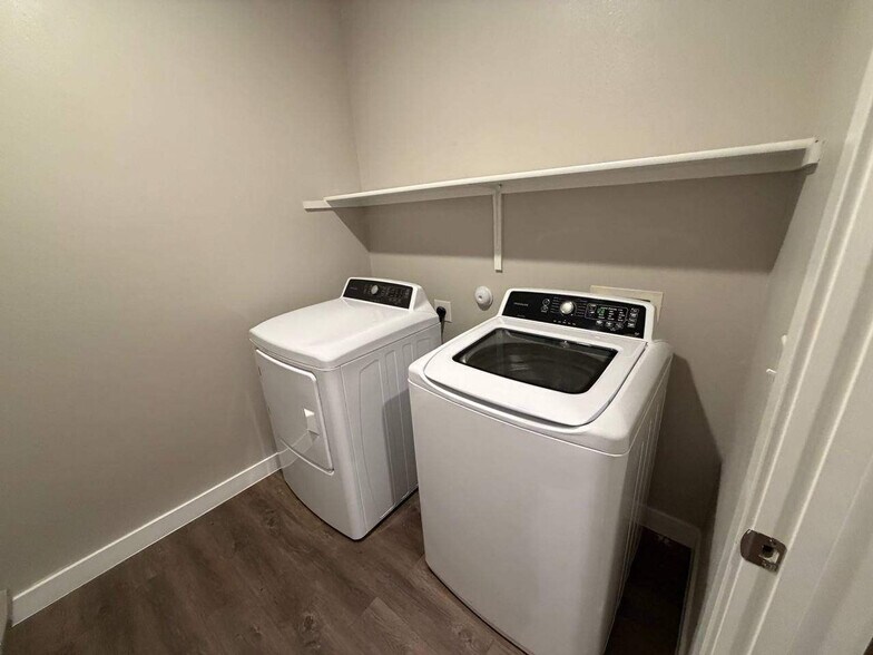 Building Photo - 23555 N Desert Peak Pkwy