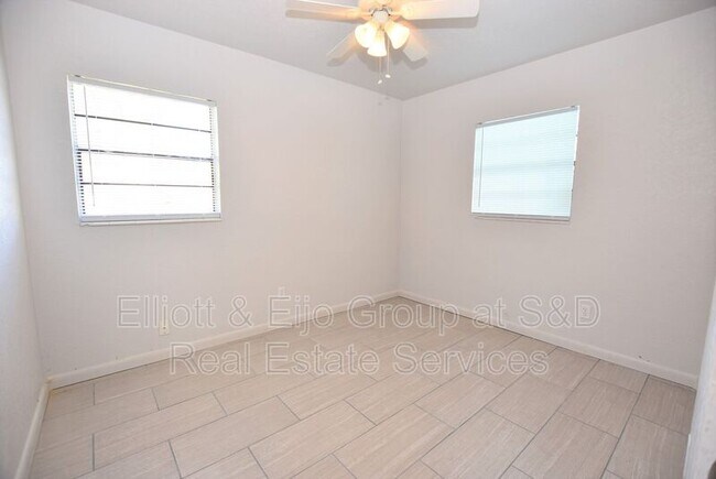 Building Photo - 117 Flamingo Dr
