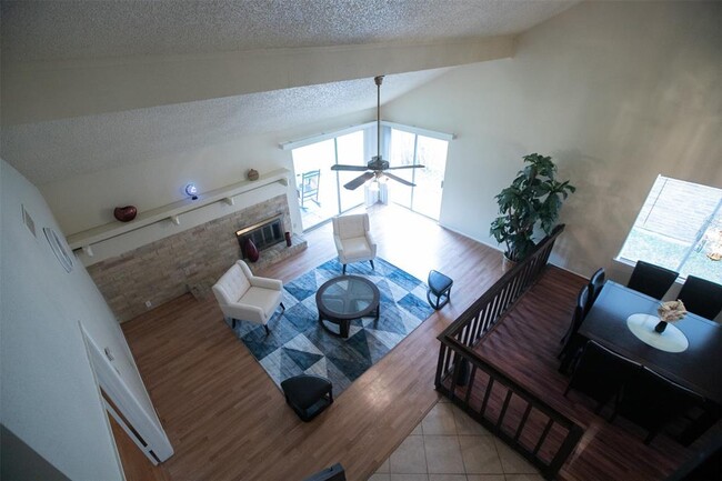 Building Photo - 10619 Chapel Hill Dr