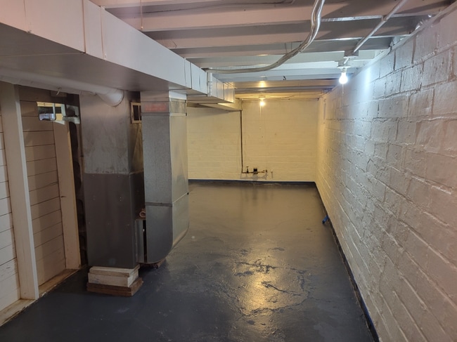 Building Photo - 621 Dearborn Ave