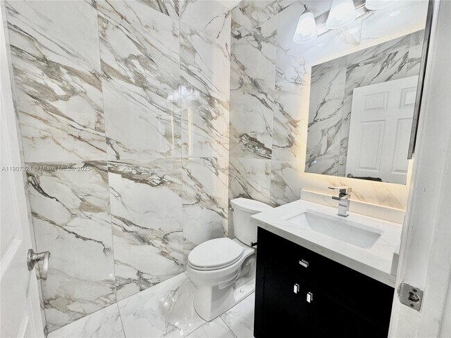 Building Photo - 4383 Laurel Ridge Cir