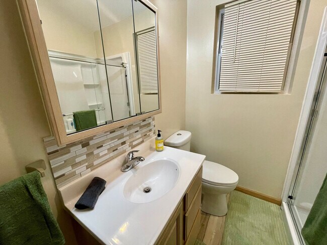 Building Photo - 513 Pine Lake Ave