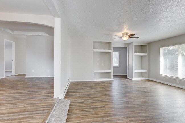 Building Photo - Dewey Duplex