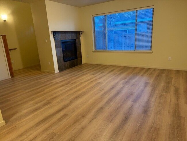 Building Photo - ro17