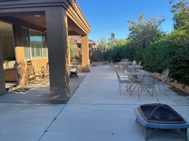 Building Photo - Gated Community in North Indio