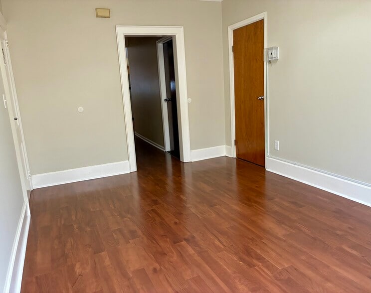 Building Photo - 42 Primrose St