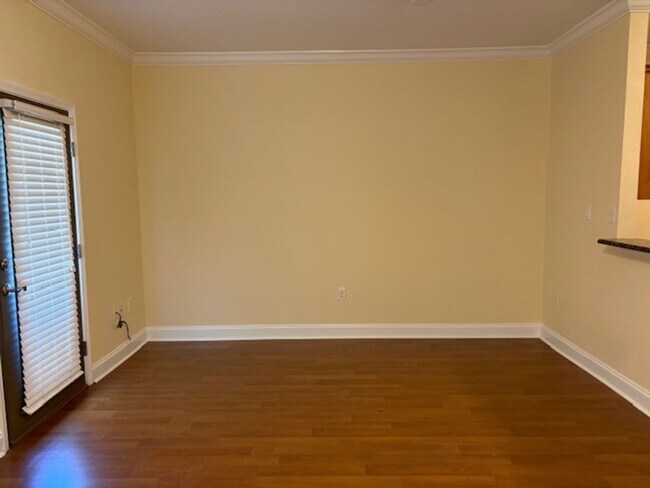 Building Photo - 532 Valparaiso Pkwy