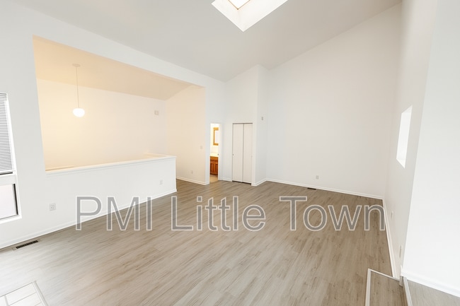 Building Photo - 2969 W Rowland Pl