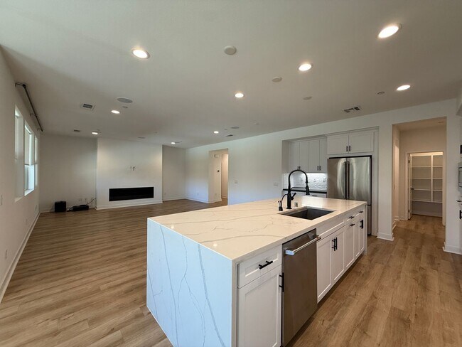 Building Photo - 39338 Stirrup Ct