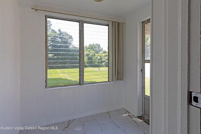 Building Photo - 8 Myer Ln