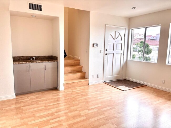 Building Photo - Welcome to 955 Figueroa Terrace.