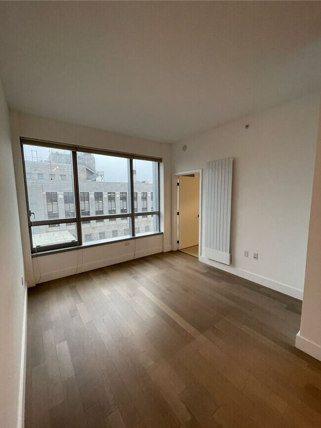 Building Photo - Luxury Urband Living - Top Level Linea Condo with 2 Bed / 2 Bath