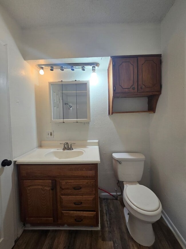 Building Photo - 3 Bed 1 Bath Home in Shawnee