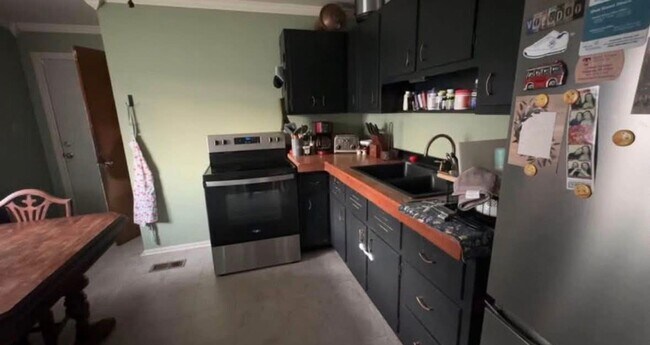 Building Photo - 1208 Pickwick Rd