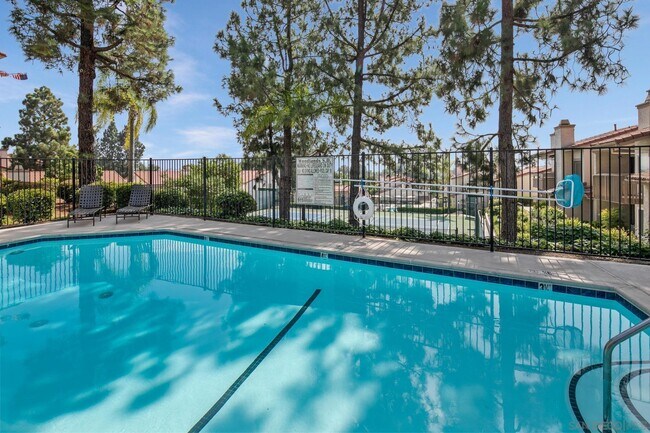 Building Photo - 6877 Caminito Mundo