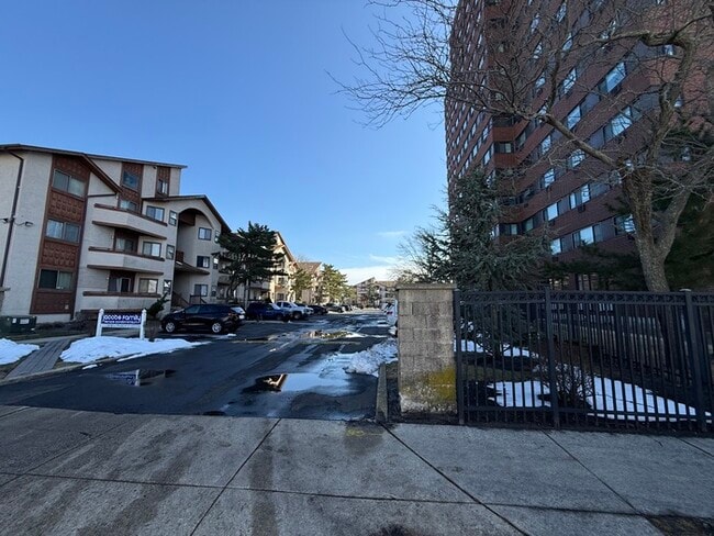 Building Photo - 1434 Mediterranean Ave