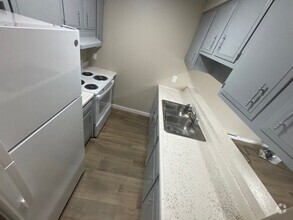 Building Photo - Newly Remodeled