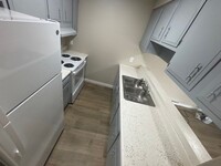 Building Photo - Newly Remodeled
