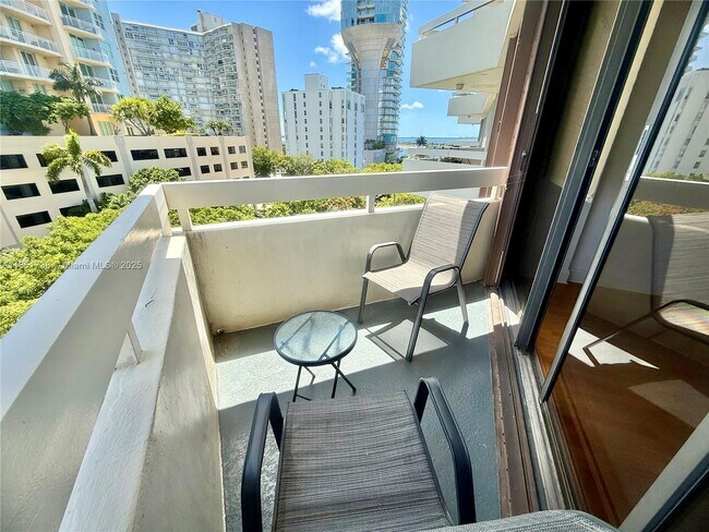 Building Photo - 2501 Brickell Ave