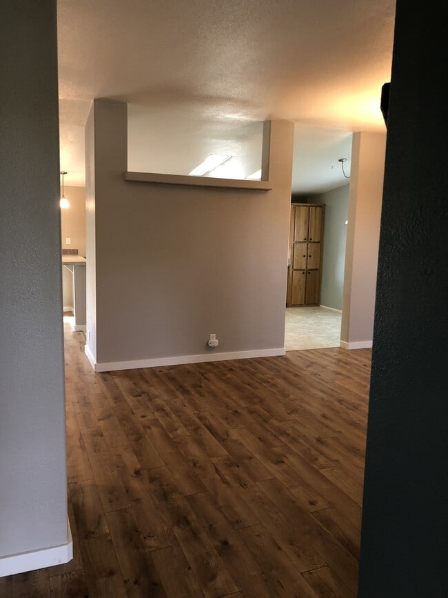 Building Photo - Beautiful and Convenient Turner Location!