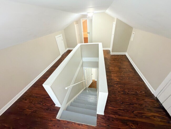 Building Photo - Charming Memphis Home with Spacious Yard – Move-In Special!