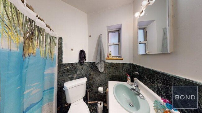 Building Photo - 322 Second Avenue