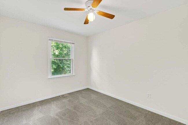 Building Photo - 105 Choisy Crescent