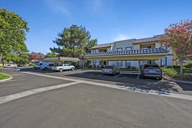 Building Photo - 10820 Sabre Hill Dr