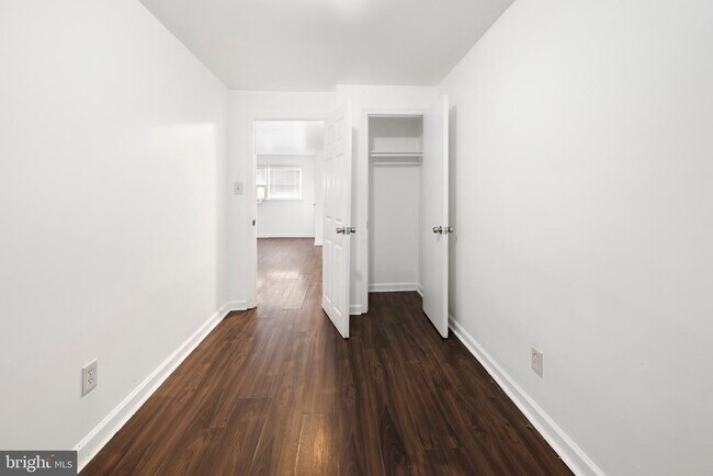 Building Photo - 3816 W Bay Ave