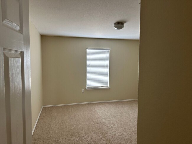Building Photo - Modern 3/BR 2.5/BA Home with Stylish Kitch...