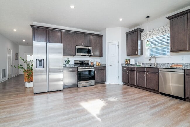 Building Photo - 468 Rochdale Run