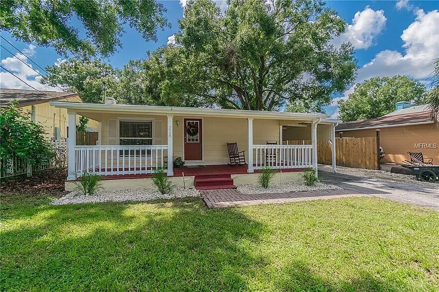 Building Photo - 228 W Jean St