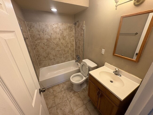 Building Photo - 3 Bedroom/1.5 Bath Brick Ranch