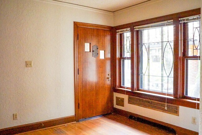 Building Photo - Amazing Vintage Tile, Arched Doorways, Built-ins & Courtyard in This Art-Deco Townhouse!