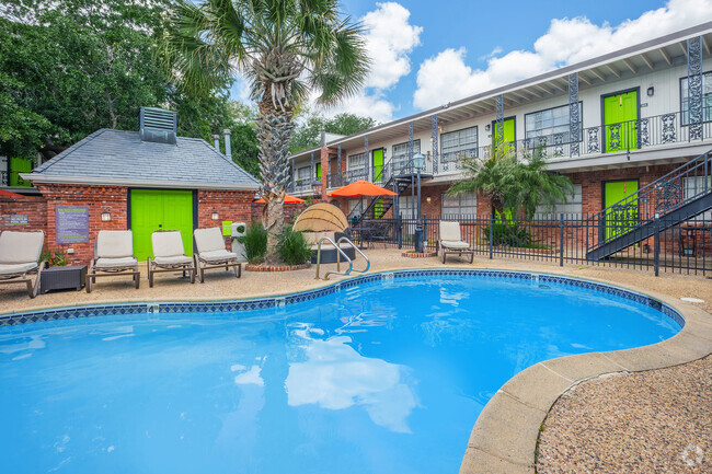 Building Photo - Chateau Lake Terrace