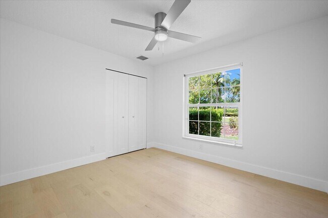 Building Photo - 204 Clocktower Dr