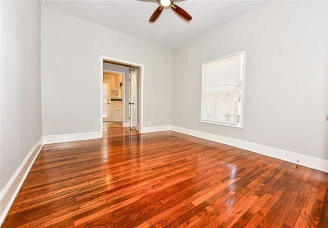 Building Photo - 410 Kenniston Dr