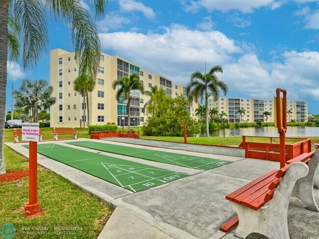 Building Photo - 121 SE 3rd Ave