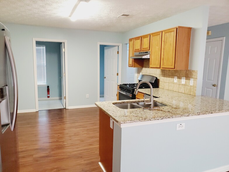 Building Photo - 1621 Sparrow Wood Ln SW