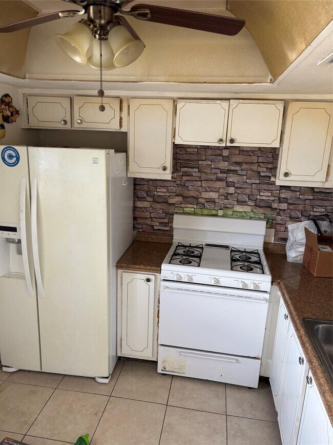 Building Photo - 6720 Arbor Dr