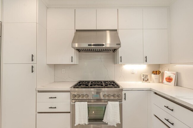 Building Photo - Luxurious French Country Estate in Ladera Ranch – Fully Furnished with Flexible Short-Term Lease ...