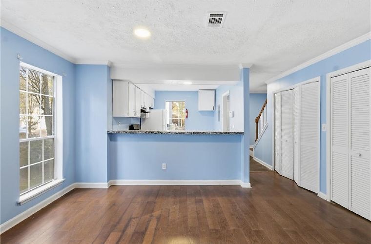 Building Photo - Room in Townhome on Glynn Oaks Dr