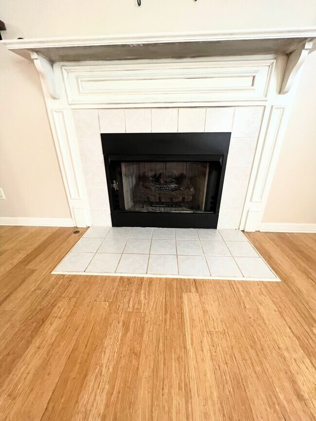 Building Photo - 4 Bedroom Home in Lynchburg