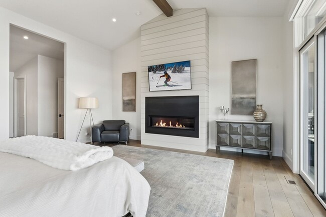 Building Photo - 3450 Ridgeway Dr