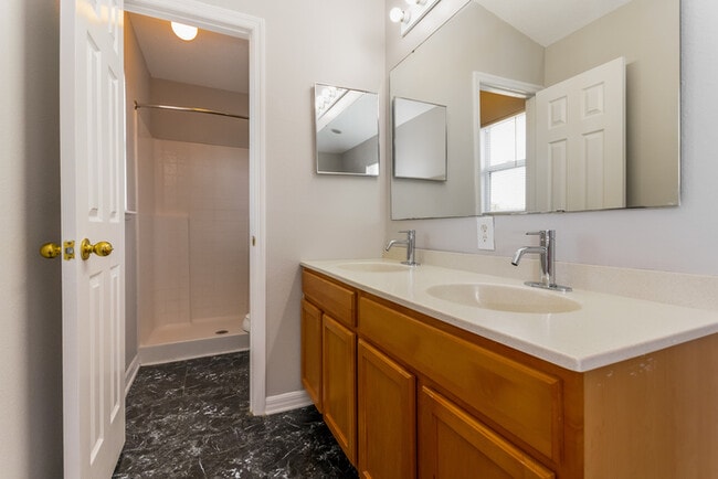 Building Photo - 4951 Silver Thistle Ln