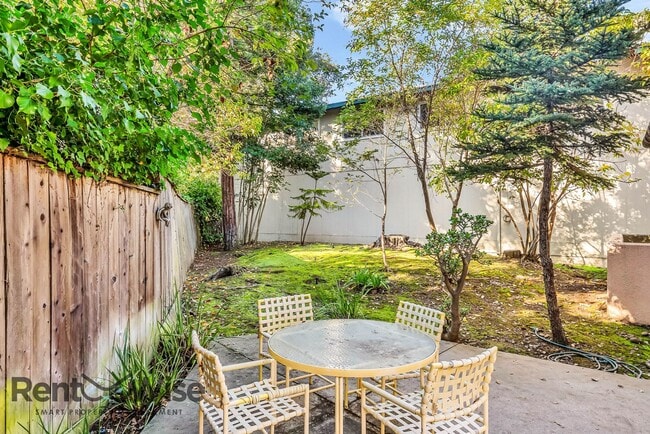 Building Photo - 734 Chestnut St