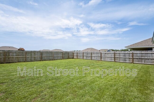 Building Photo - 5260 Peach Dr
