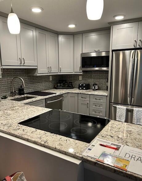 Building Photo - 2562 Garden Dr N
