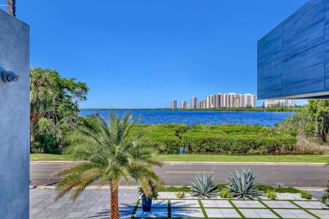 Building Photo - 1161 Pine Point Rd