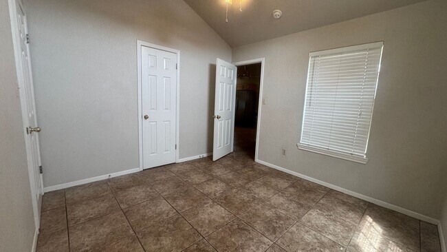 Building Photo - 3 Bedroom Home Conveniently Located off Stan Schlueter in Killeen